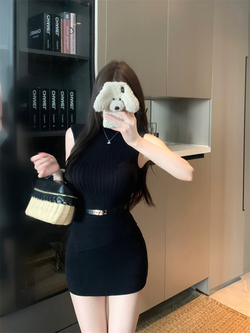 Women's Sleeveless Knit Sweater and Skirt Set Summer Slim Two-Piece with Belt - Image 3